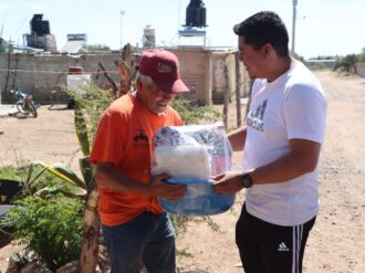 Festejan con carne asada a los papás en Villa de Cos
