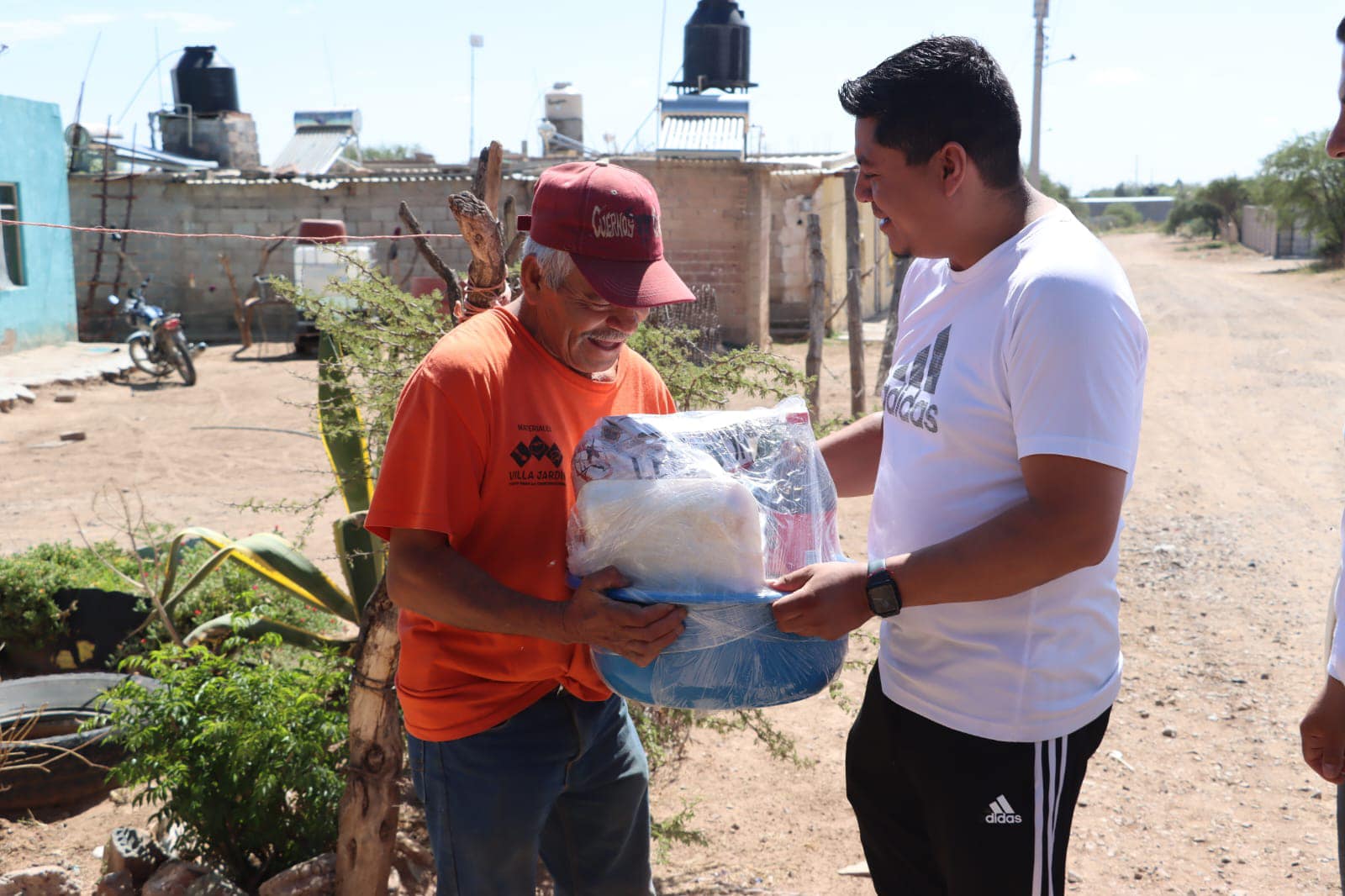 Festejan con carne asada a los papás en Villa de Cos