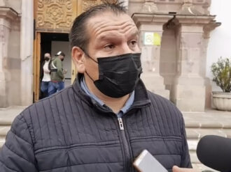 Solicita periodista apoyo del gobierno tras despido injustificado