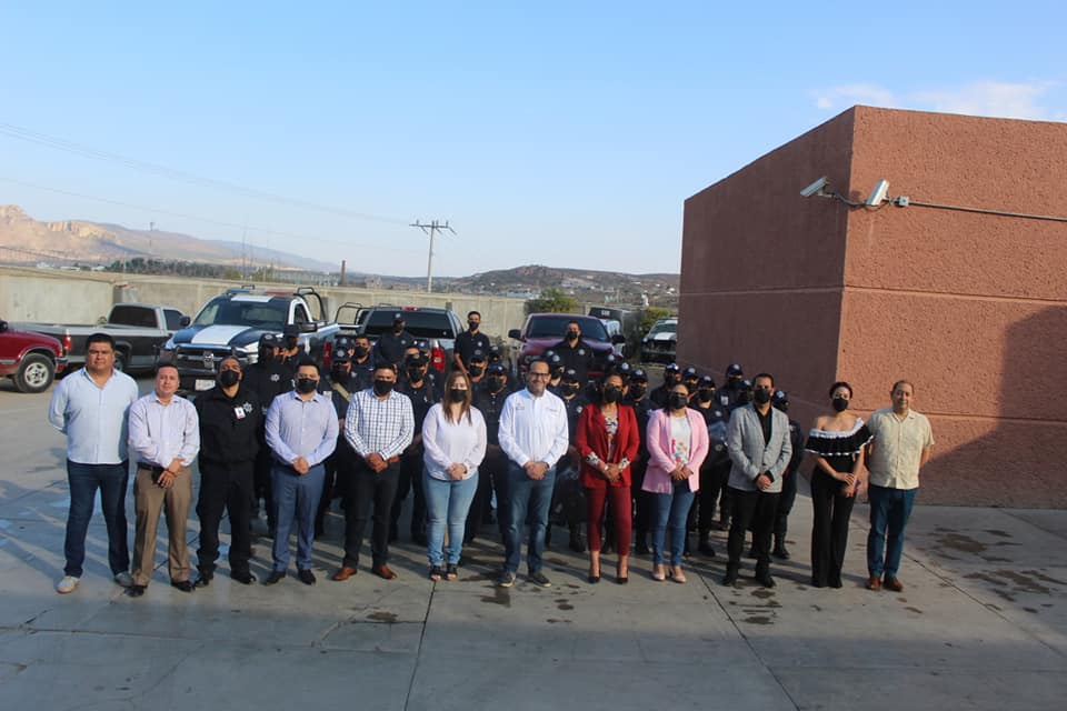 Entregan uniformes a policías de Sombrerete