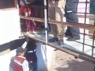 Tumban puente a un vecino en Gavilanes