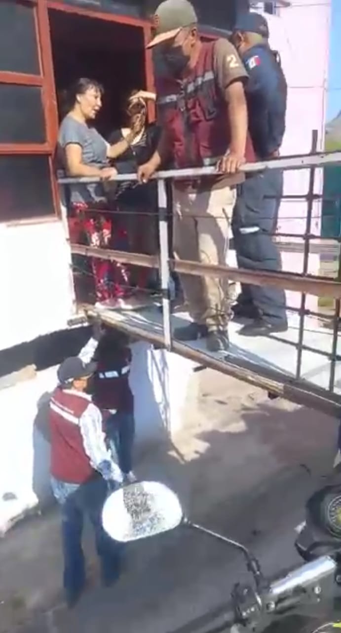 Tumban puente a un vecino en Gavilanes