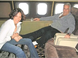 Dan 20 años de cárcel a la madame de Epstein
