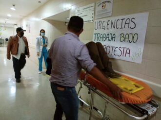 Trabaja sector Salud bajo protesta