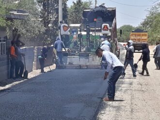 Pavimentan calle en Los Pozos, Pánuco