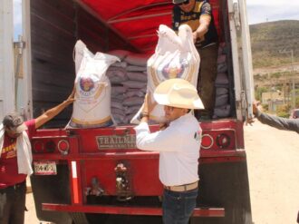 Entregan cebada a productores en Sombrerete