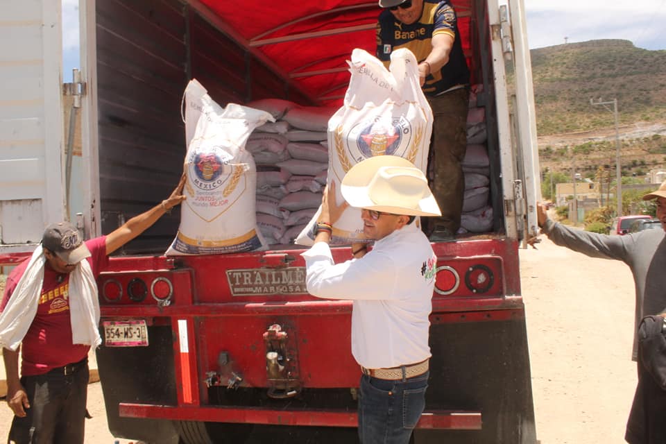 Entregan cebada a productores en Sombrerete