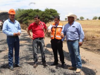 Rehabilitan carretera de Río Grande a González Ortega 