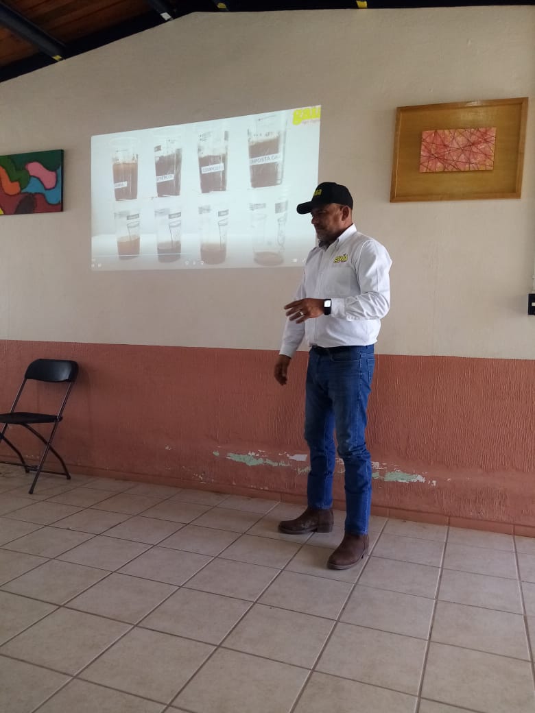 Se imparte taller sobre fertilizantes alternativos en Río Grande