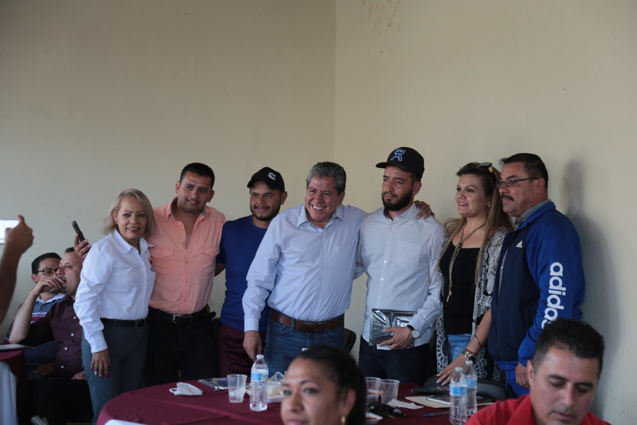 Gobernador preside encuentro con docentes de Valparaíso
