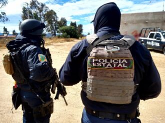 Policía Estatal Preventiva detiene a tres personas en Zacatecas por la portación de un arma de fuego y posesión de probable droga