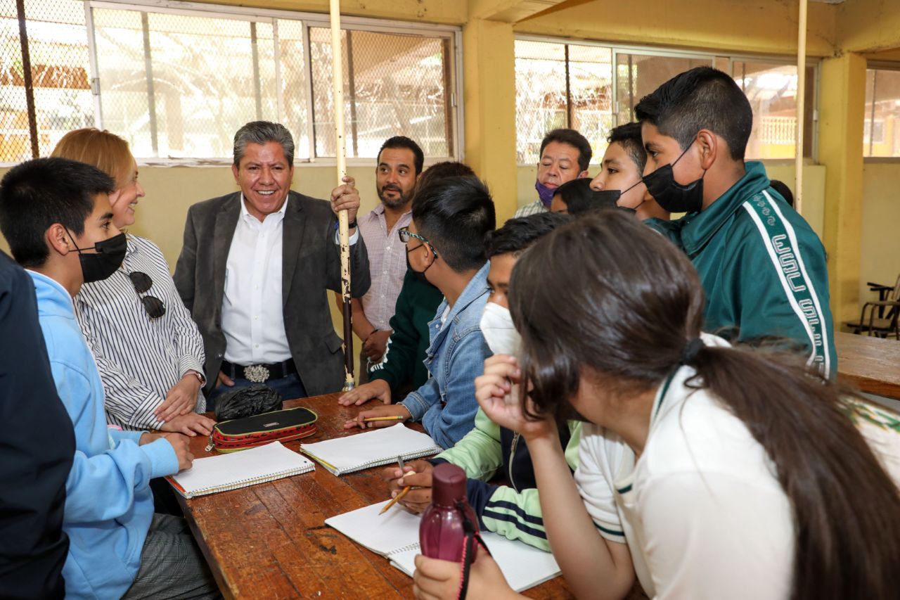 Gobernador David Monreal visita el módulo de registro de solicitantes a la Pensión para el Bienestar de las Personas con Discapacidad en Fresnillo