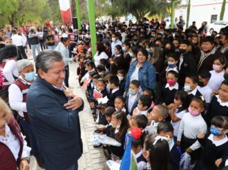 Gobernador David Monreal precide Honores a la Bandera en El Salvador, Zacatecas