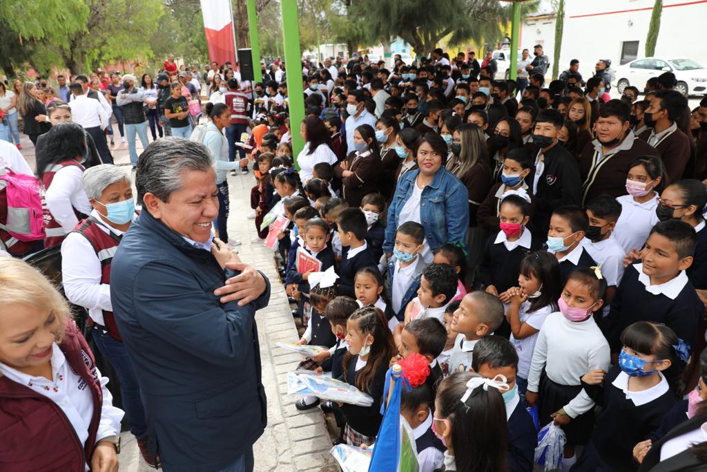 Gobernador David Monreal precide Honores a la Bandera en El Salvador, Zacatecas