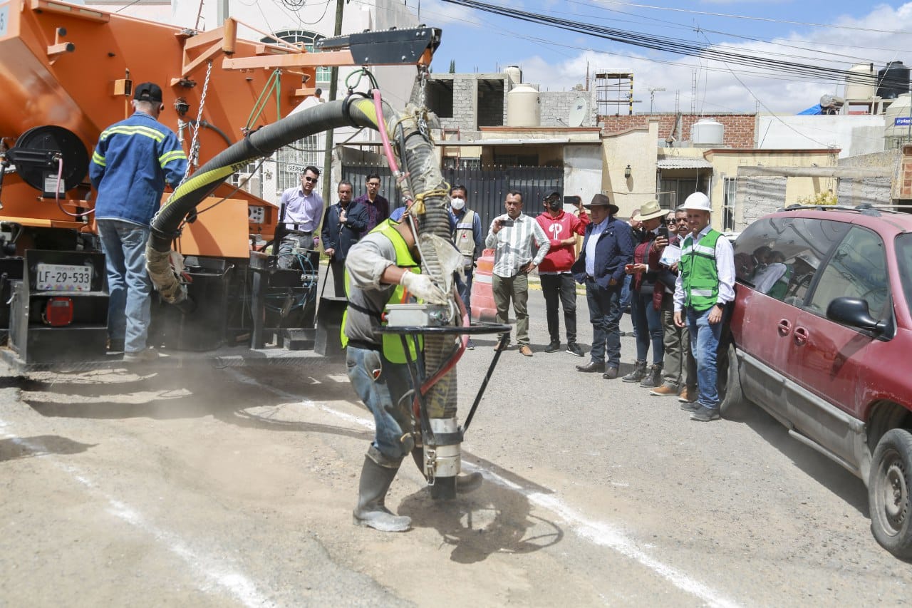 David Monreal Ávila dialoga sobre plan de bacheo integral para Zacatecas