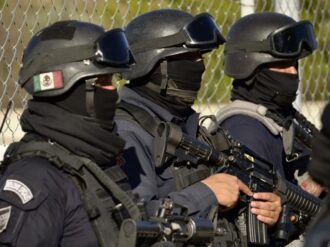 Se detiene a dos hombres en Loreto por portación de arma, cargadores y cartuchos