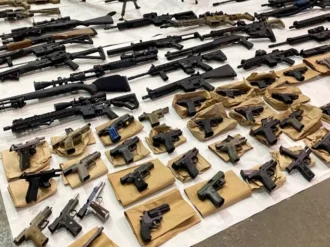 Congresista demócrata presenta iniciativa para tener impuesto de 1000% a armas de asalto