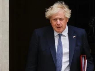 Boris Johnson enfrenta este lunes una moción de censura de su propio partido