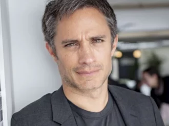 Gael García celebra triunfo de Gustavo Petro en Colombia, pero recibe fuertes ataques