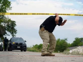 Dos mexicanos sobrevivieron en el tráiler de Texas