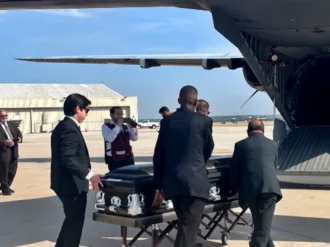 SRE inicia repatriación de migrantes mexicanos fallecidos dentro de tráiler en Texas