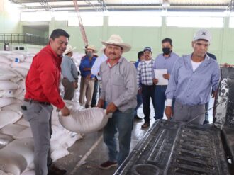 Entregan semilla de calidad a agricultores