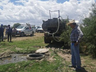 Destapan drenaje en Juan José Ríos, Juan Aldama