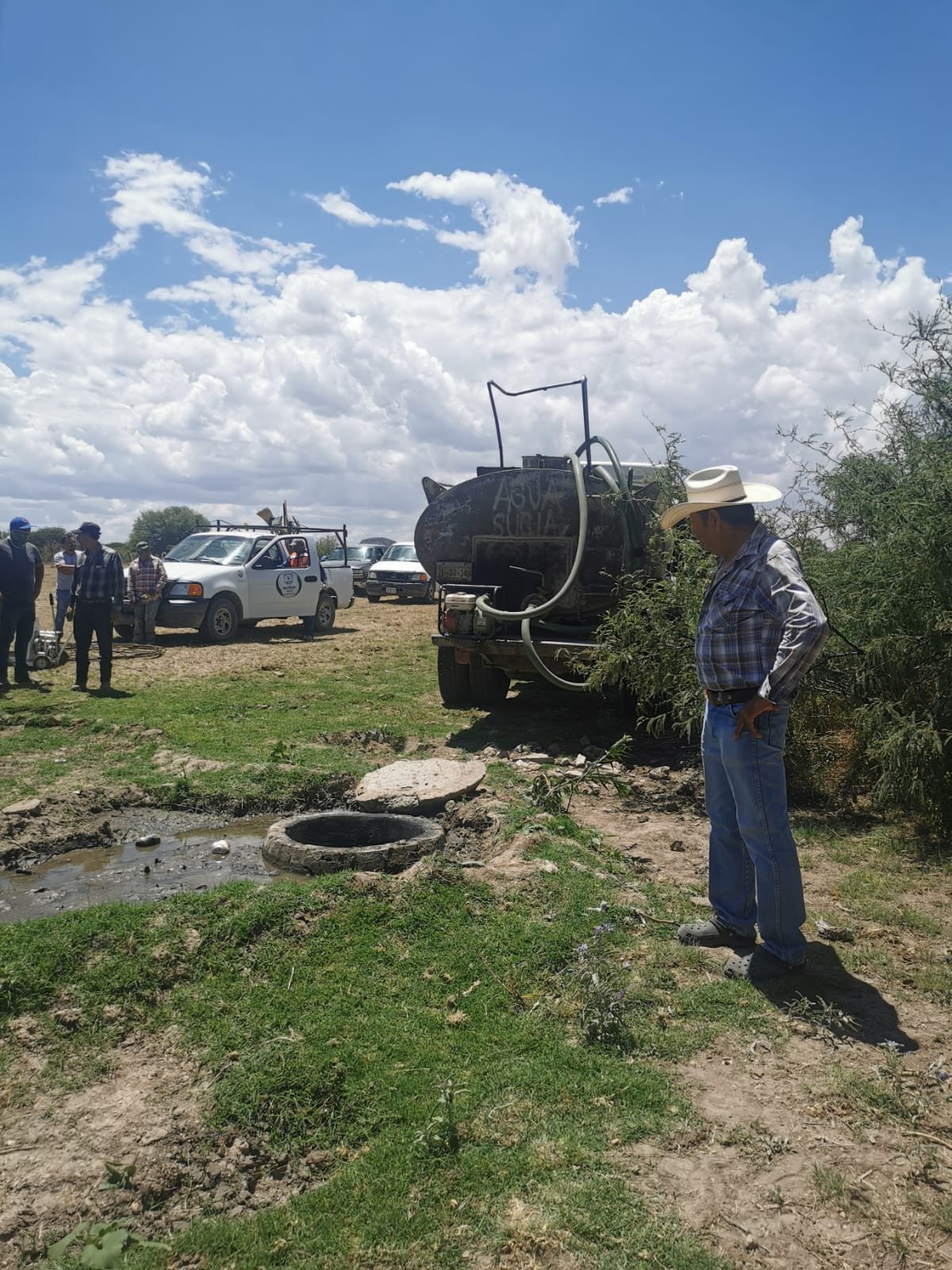 Destapan drenaje en Juan José Ríos, Juan Aldama