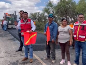 Rehabilitan carretera en Villa de Cos