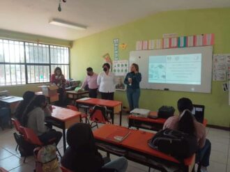 Ofrecen plática sobre sexualidad a adolescentes