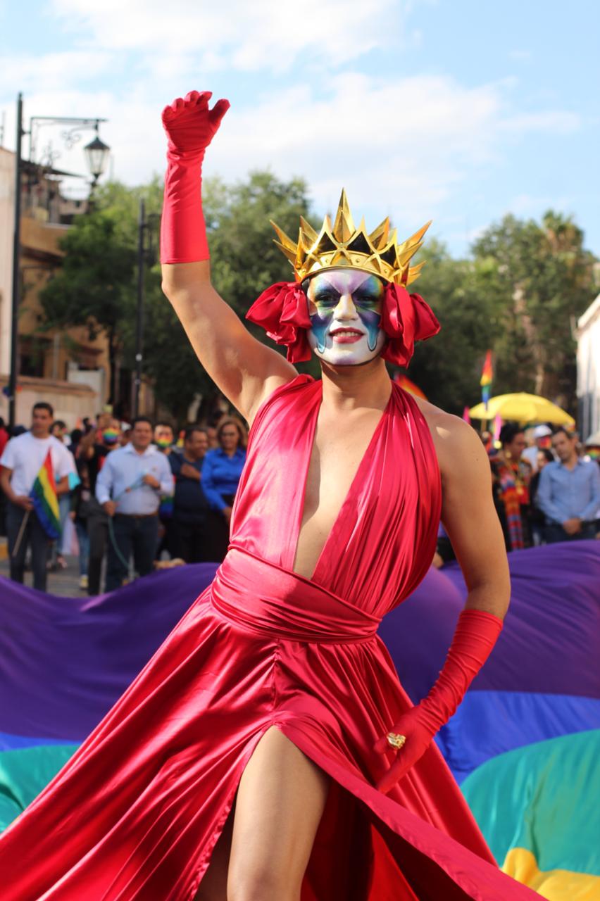 Orgullo por la diversidad sexual inunda las calles del Centro Histórico