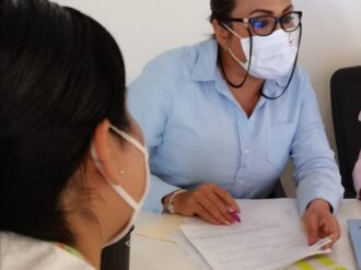 Revisa Norma Berrelleza antigüedad de trabajadores de la Salud