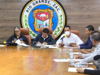 Firman acuerdo para otorgar créditos a pequeñas empresas