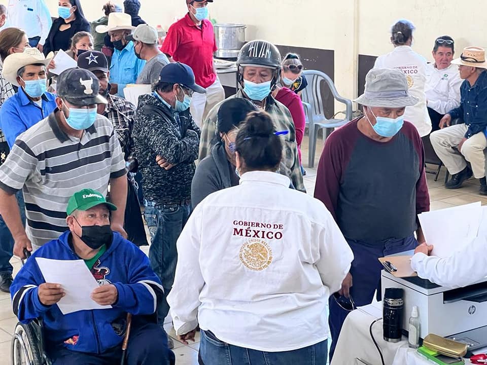 Entregan títulos parcelarios en Villa González Ortega