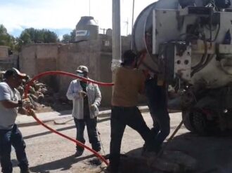 Desazolvan drenajes y alcantarillados en Villa González Ortega