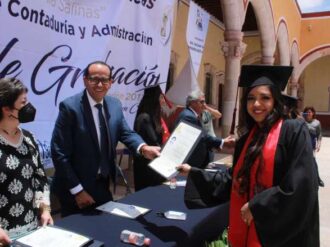 Se gradúan 12 sombreretenses como contadores