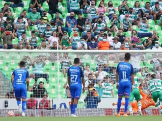 Afición de Santos se burla de Rayados de Monterrey, «Tenemos agua, ustedes no»
