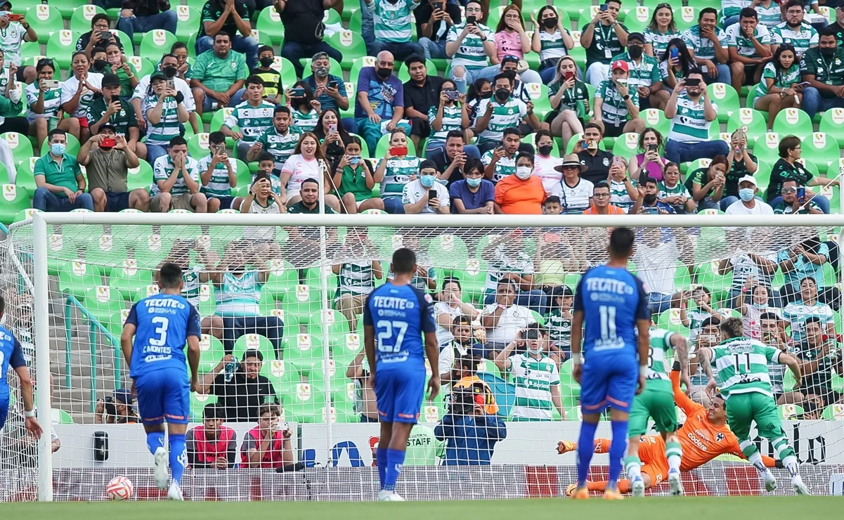 Afición de Santos se burla de Rayados de Monterrey, «Tenemos agua, ustedes no»
