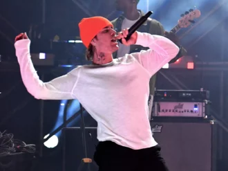 Justin Bieber reanudará su gira tras parálisis facial