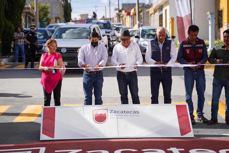 Inauguran pavimentación de seis calles en la capital