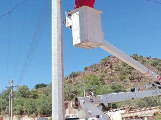 Rehabilitan luminarias en La Rastrera, Los Rodríguez y Pastelera