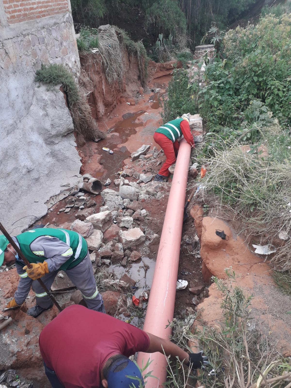 Reparan drenaje en El Orito