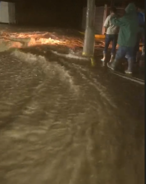 Sorprende inundación a Momax
