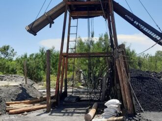 Trabajan a contrarreloj para rescatar a mineros en la Agujita