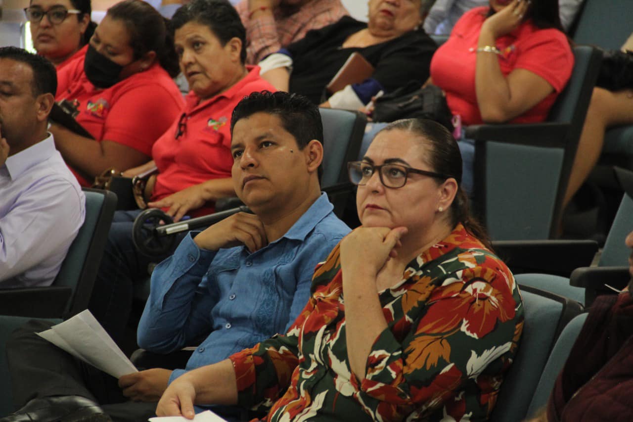 Imparten taller de derechos políticos a las mujeres