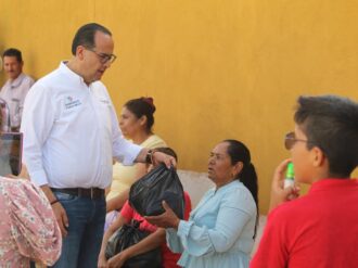 Entrega Alan Murillo apoyos alimentarios
