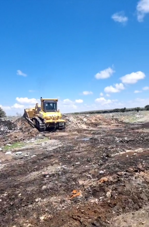 Compactan la basura en Pedregoso