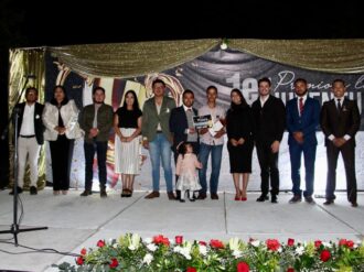 Premian a jóvenes destacados en Pinos