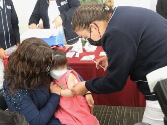 Llega lote de vacunas para infantes