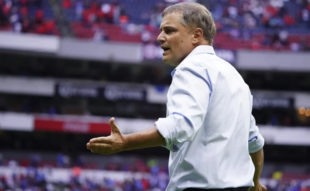 Cobra factura goliza humillante al Cruz Azul
